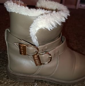 Girls boots
